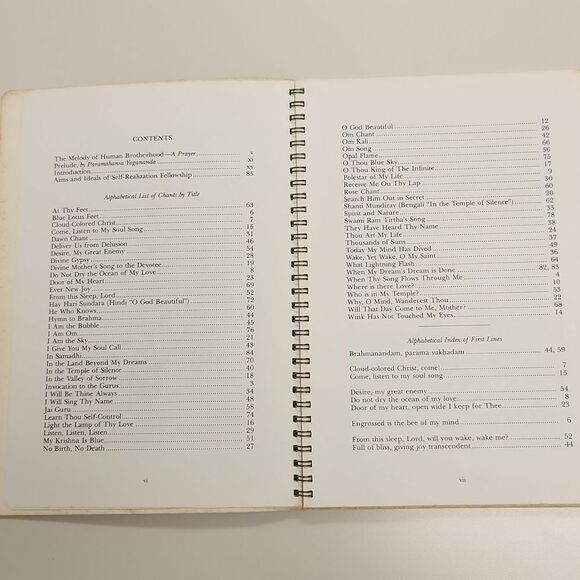 Paramahansa Yogananda Cosmic Chants Book 1974 - Picture 5 of 11